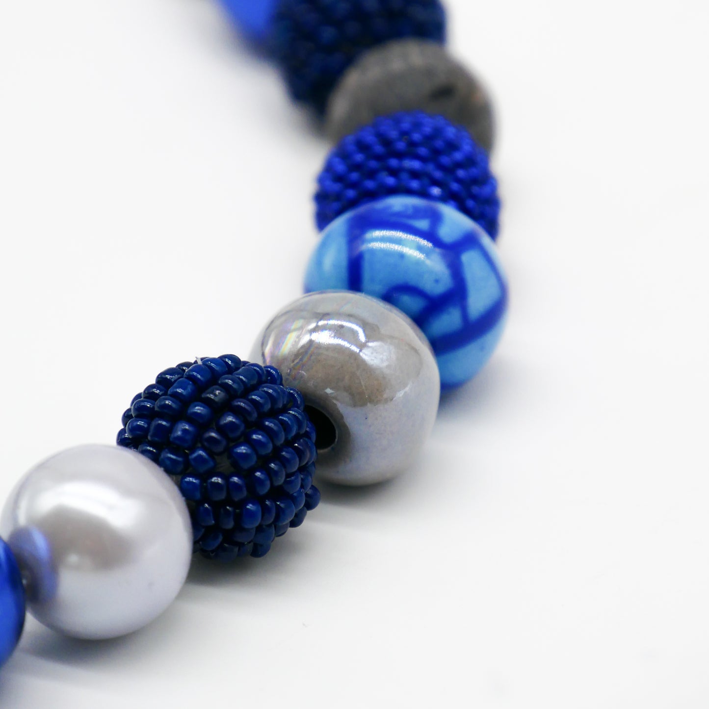 Perlenkette Blue Cliff